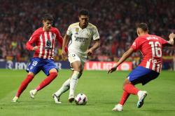 B体育体育教练-马竞惨败巴黎，西蒙尼愁眉苦脸