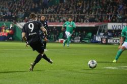 沙尔克客场大胜，连续保持不败