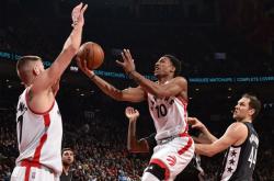 包含爵士灭局三分钟32比10势不可挡，逆袭猛龙的词条