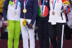 B体育体育网页版登录入口-新西兰选手击败对手，夺得柔道金牌