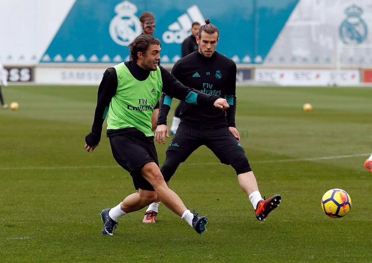 关于马拉加中场因受伤将缺席接下来的比赛的信息