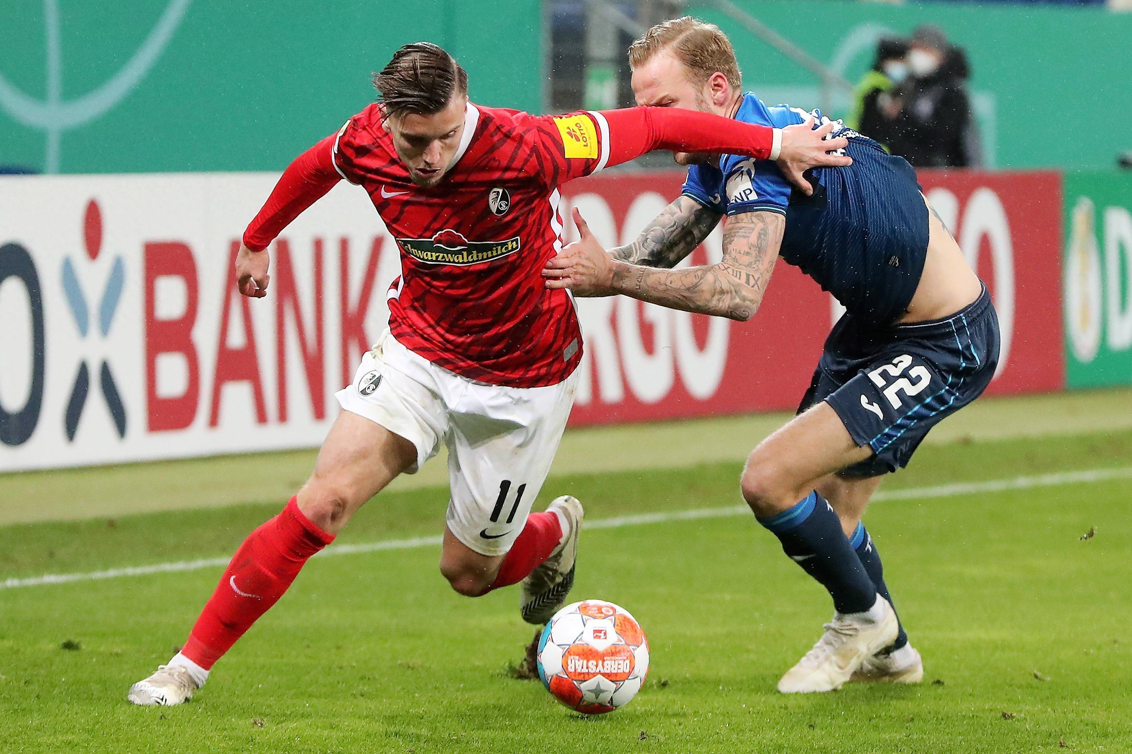 包含波兰队锋线无解，助球队主场平局保持不败的词条