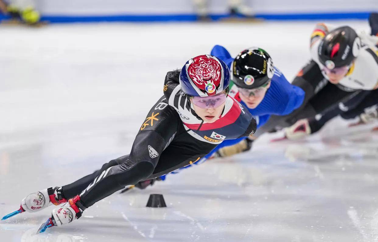 加拿大选手实力无敌，蝉联短道速滑冠军