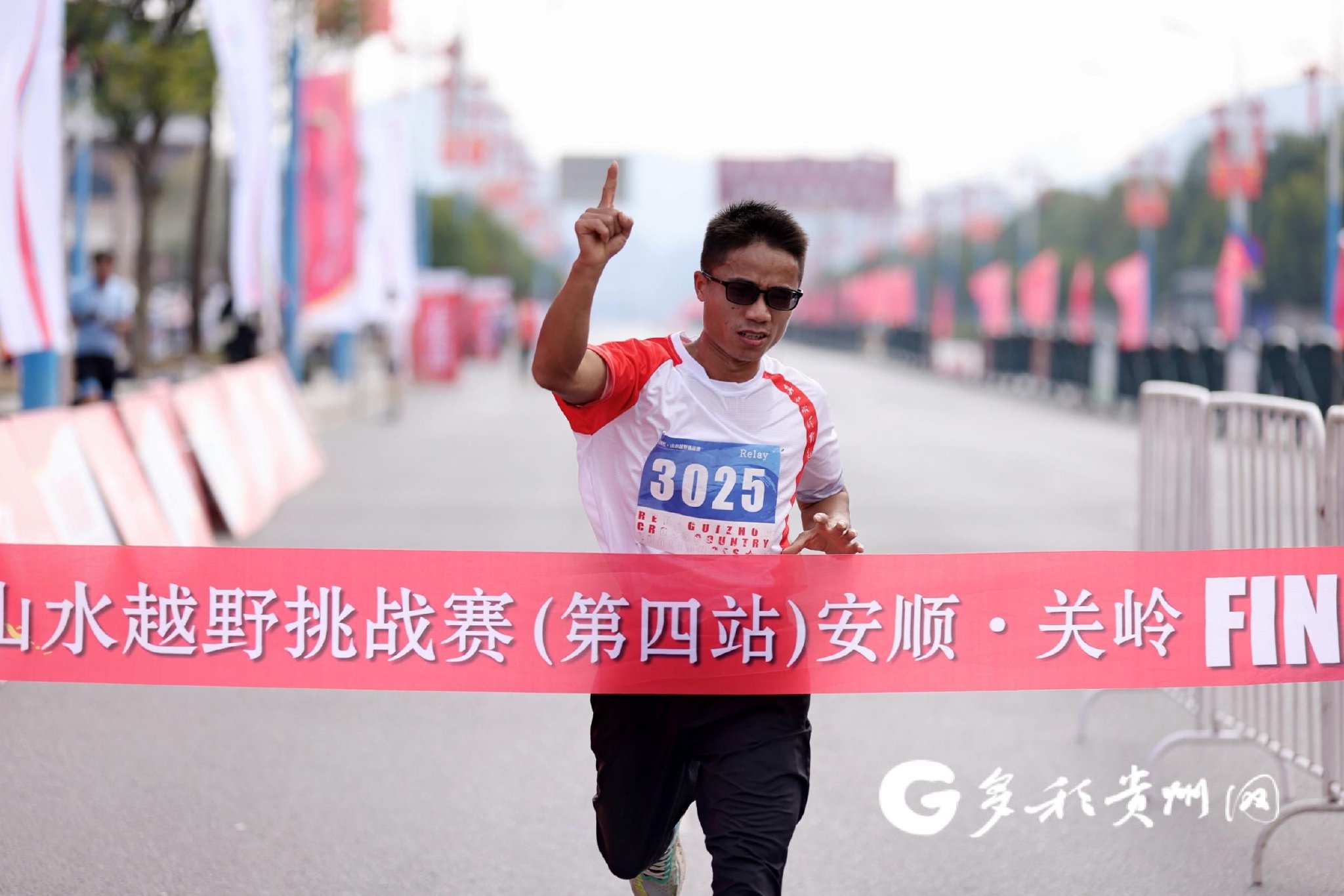 顶尖运动员全力以赴冲刺终点的简单介绍 顶尖运动员全力以赴冲刺终点的简单介绍