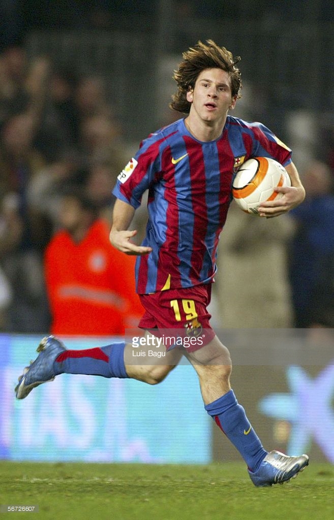 足球舞台暗藏玄机,一触即发的悬念吸引眼球 足球舞台暗藏玄机,一触即发的悬念吸引眼球