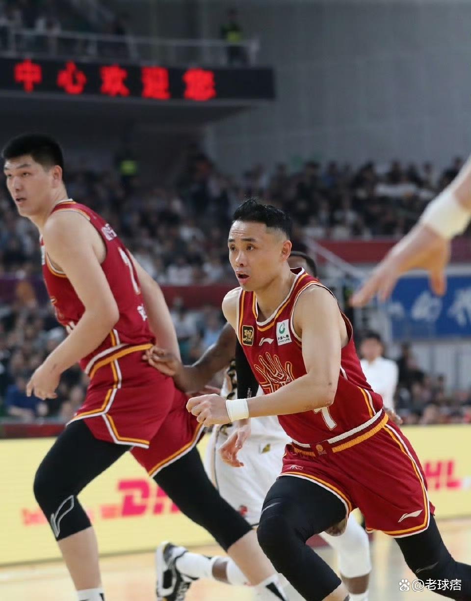 广厦队和对手战成平局，难分胜负