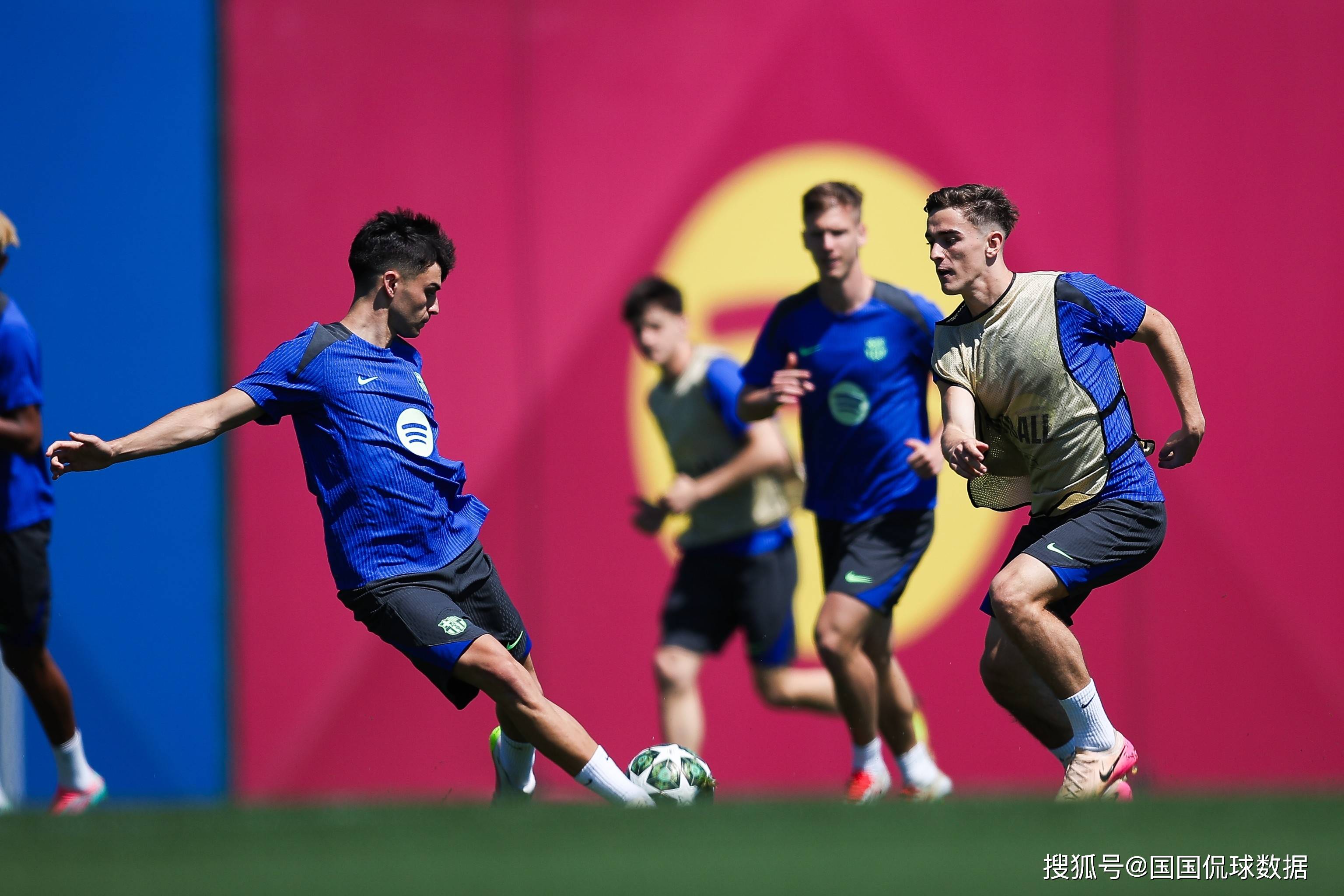 巴塞罗那攻守兼备，争取冠军