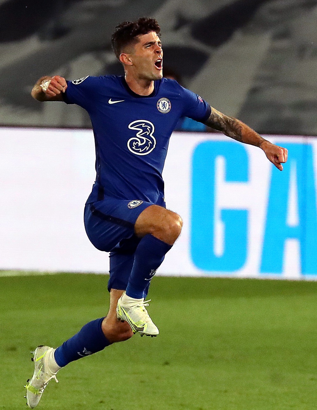 关于皇家马德里凌空飞跃,取得胜利晋级的信息 关于皇家马德里凌空飞跃,取得胜利晋级的信息