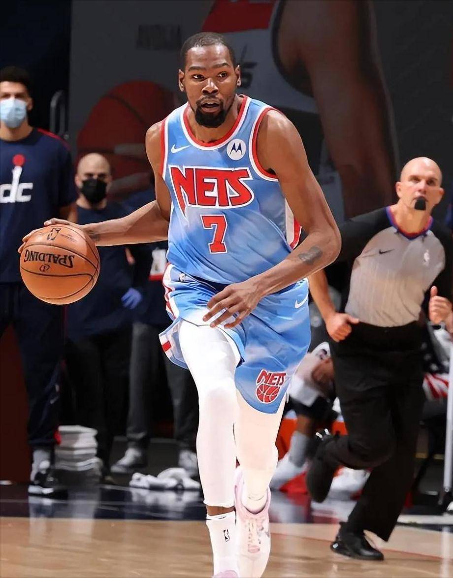 篮网主场取胜,杜兰特砍下30+表现稳定 篮网主场取胜,杜兰特砍下30+表现稳定